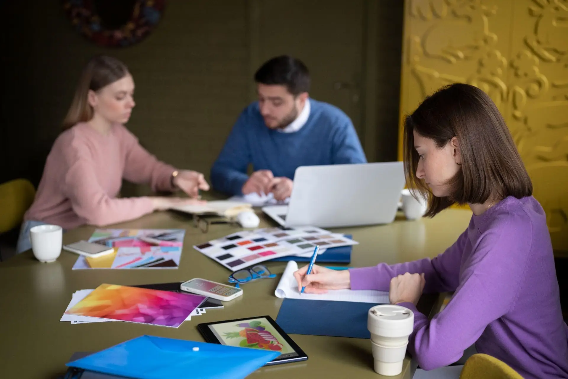 The Ultimate 2025 Guide to Building a Brand Through Creative Brand ...